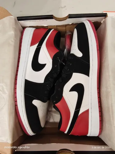 Air Jordan 1 Black toe