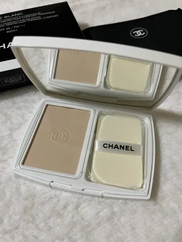 Base compacta iluminadora Chanel