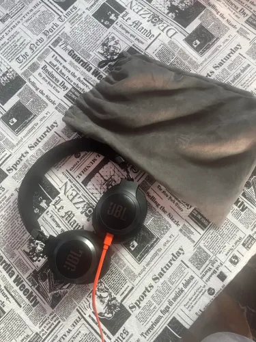Fone de ouvido JBL - Com cancelamento de ruído 