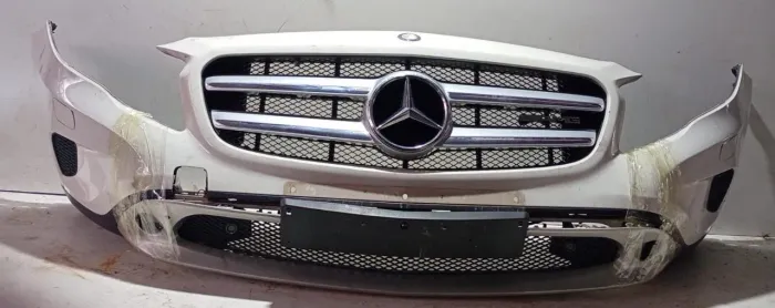 Pára-choque dianteiro Mercedes GLA200 ano 2015 dúvidas * ou *