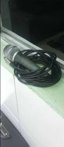 Vendo microfone com fio 