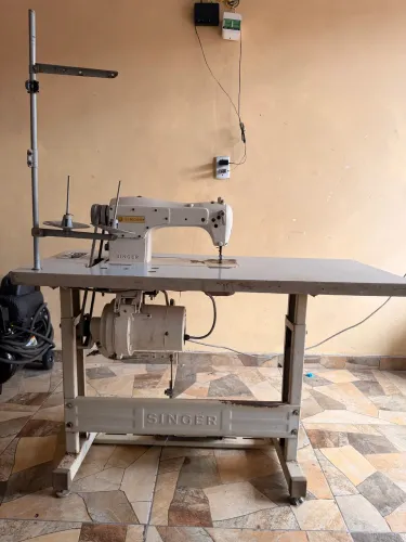 Máquina Custura Reta Industrial Singer