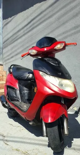Suzuki Burgman 125 2008 scooter vermelha