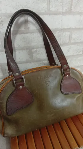 Bolsa Prada vintage couro ( marcas de uso )