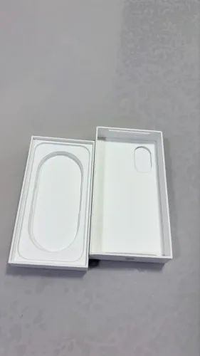 Caixa de iPhone 17 vazia