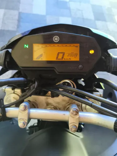 XTZ 250 Lander 2022 preta com 19 mil km rodados 