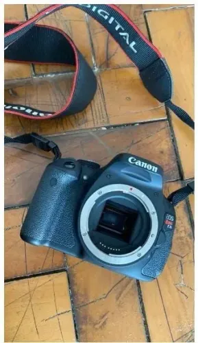 ?Canon Rebel T3 Kit 18-55mm DSLR - 12.2MP - Preto