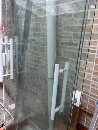 Porta de vidro completa com fechadura e chave