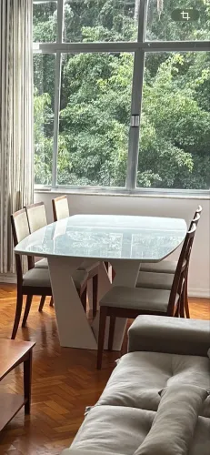 Jogo de mesa com 6 cadeiras
