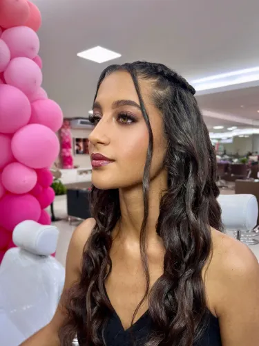 Maquiagem e penteado profissional