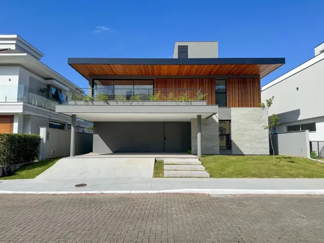Residência contemporânea assinada por Marília Ruschel | Villa Ratones