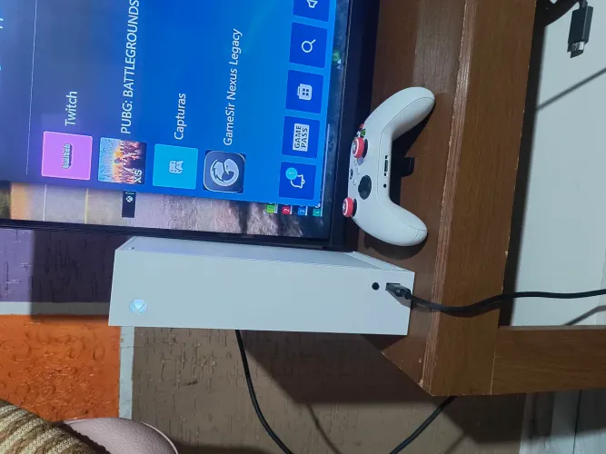 xbox serie S 1 ano de uso sem arranhões