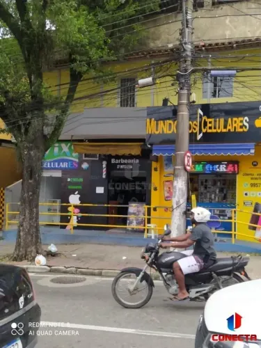 Prédio com casas, sala comercial e lojas à venda em Itararé, Vitória