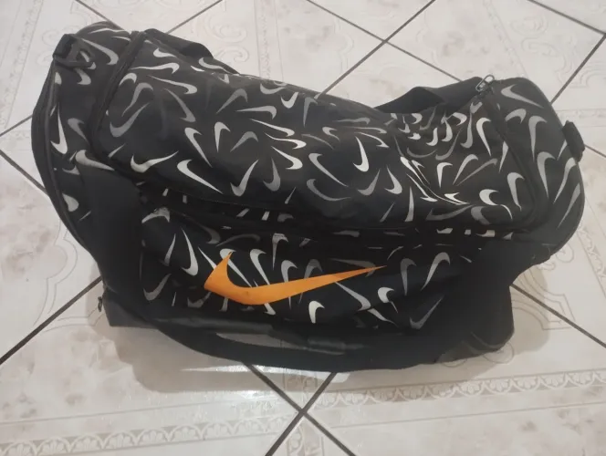 Bolsa de viagem da Nike em ótimo estado