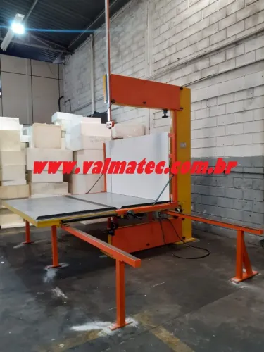 Laminadora vertical para espumas 