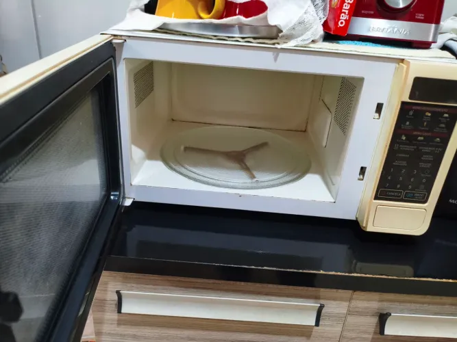 Microondas marca LG em bom estado