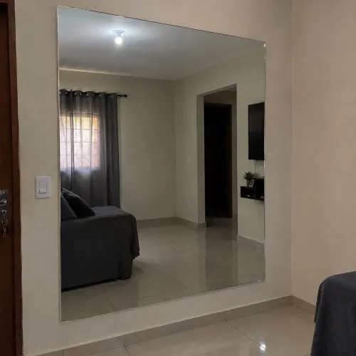 Espelho 1,60 por 1,40. 450 reais e deixo na casa