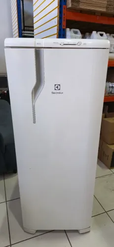 Geladeira Refrigerador Electrolux 240 Litros RE31 Degelo Prático Cycle Defrost Branco 110V