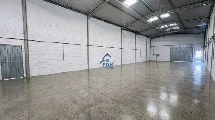 Galpão 500 m² para Alugar no São Francisco Pé-Direito de 6 m e Acesso à Av. Antônio Carlo