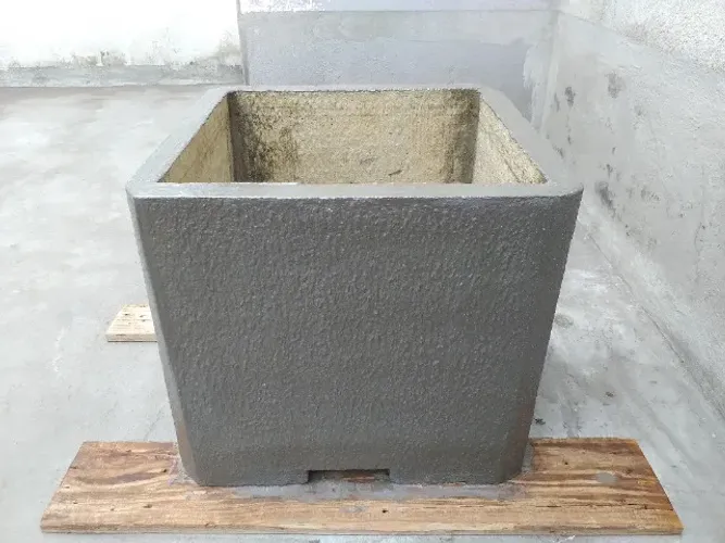 Vaso de cimento altura 45 cm x 42 cm de largura , espessura 3 cm