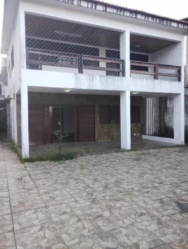 Casa com 06 quartos, sendo 05 suítes para alugar em Candeias - Jaboatão dos Guararapes