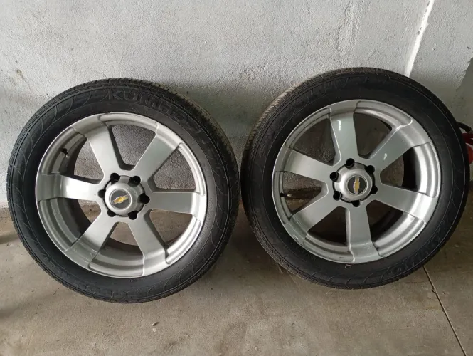 Vendo jogo de rodas aro 20 pra caminhonete furacão 5/139 pneus 265/50