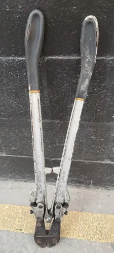Tesoura para cortar lacre