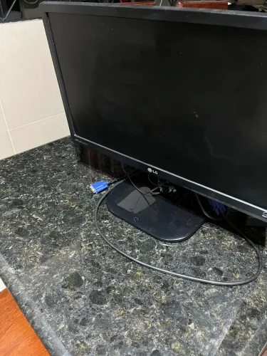 Monitor LG 22" IPS (22MP55) - Com Defeito (Tela Piscando)