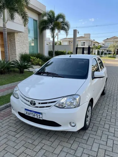 Toyota Etios X 1.3 Flex 16V 5P Mec. 2015