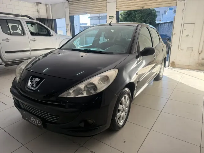Peugeot 207 XR 1.4 Flex 8V 5P 2011
