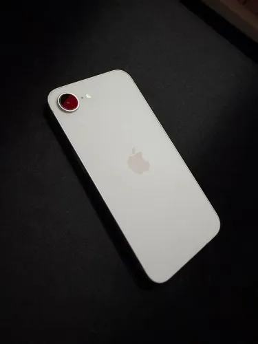 iPhone 16e