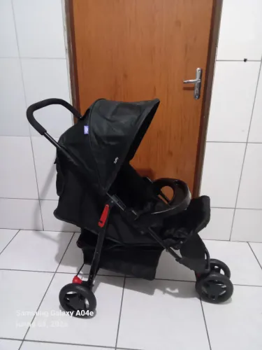 Carrinho de bebê cosco semi Novo unissex