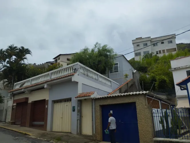 Casa para venda no Centro de Valença - RJ