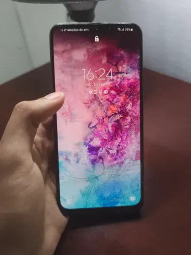 Celular Samsung A30 trincado