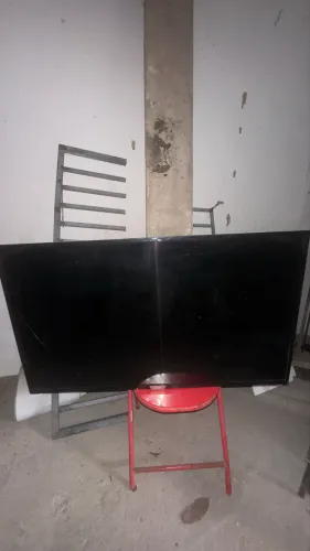 Tv philips 44 polegadas ?tela quebrada"