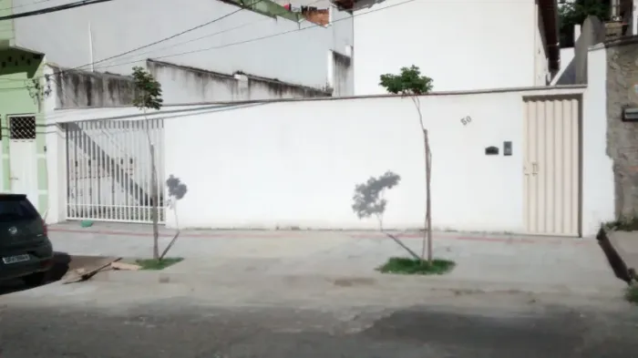 Casa Geminada no bairro Califórnia, sala, cozinha, dois quartos com garagem