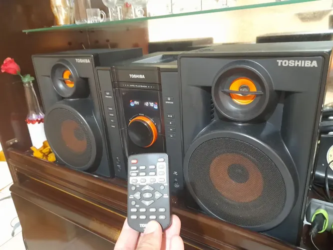 Muni HI - FI System - Toshiba-Usado Mp3- USB - Rádio - Obs Som de Alta qualidade - CD não 