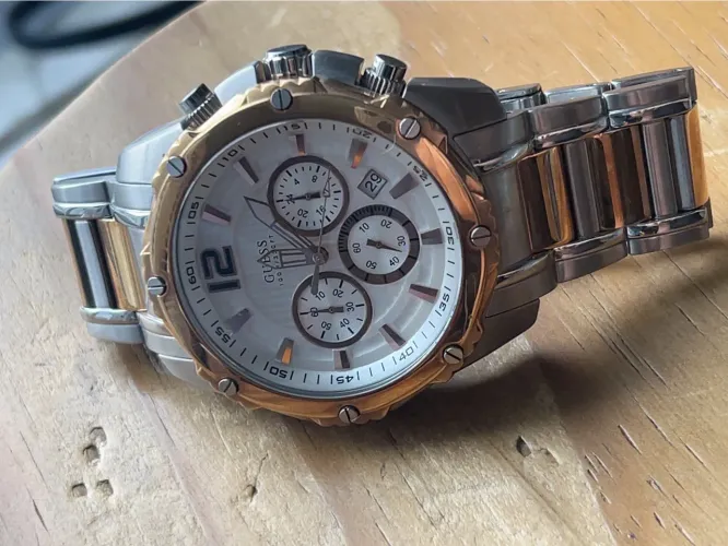 Relógio pouco usado e carregado. GUESS SILVER DIAL DUAL TONE, UO165G2