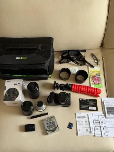 Sony A6700 + Kit Completo de Lentes e Acessórios - Apenas 12.026 Disparos