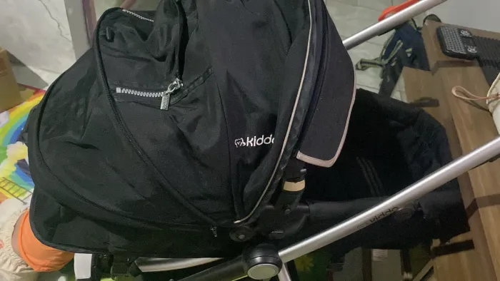Vende-se carrinho de bebê mais bebê conforto