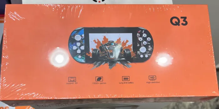 Vende-se um vídeo game com 10.000 jogos muito bons
