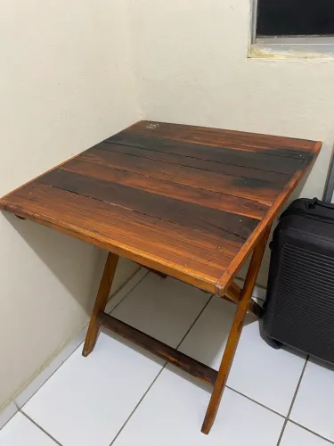 JOGO DE MESA E CADEIRA DE MADEIRA 