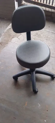 Vende-se maca e cadeira pra uso em salão de beleza 
