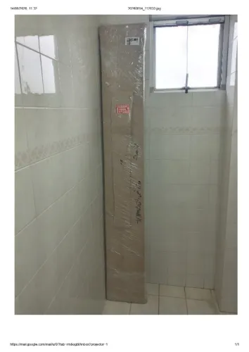 Porta sanfonada branca na embalagem (medidas: 2,10 m de altura por 0,60 m de comprimento)