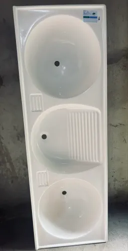 Vendo tanque de três furos. Cor branca