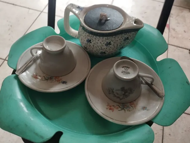 Conjunto antigo porcelana,, pra chá.