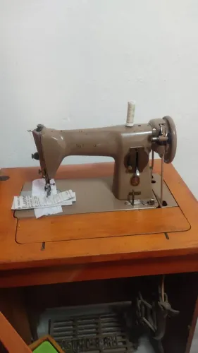 Máquina de costura Singer 15 c antiga com movel 