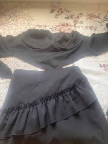 Conjunto preto saia e cropeed