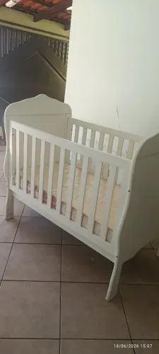 Berço americano com colchão e cortinado