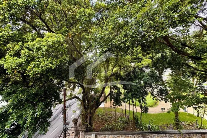 STUDIO MODERNO COM ÁREA EXTERNA EM RUA NOBRE DE BOTAFOGO